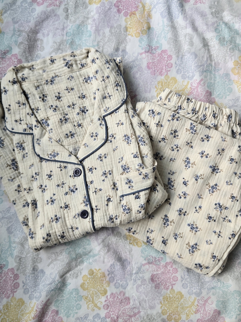 The Fleece Company longsleeve pajama set with blueberry design-Brand New